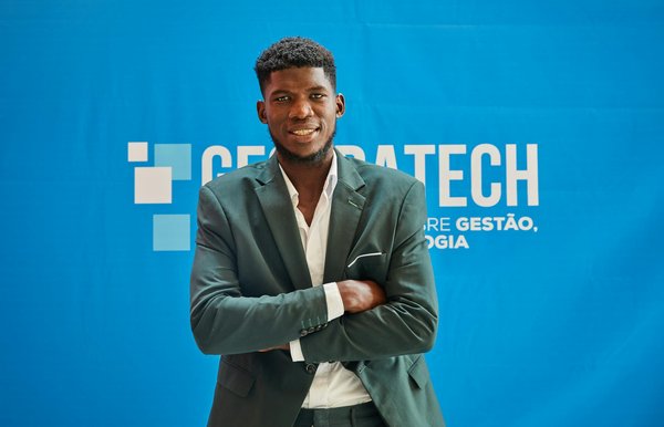 Which programming languages should beginners focus on to succeed in the tech industry?